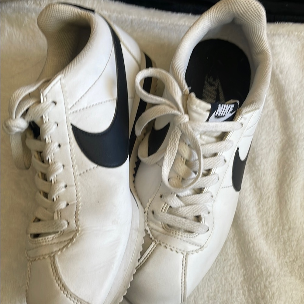 Nike White and Black Classic Sneakers